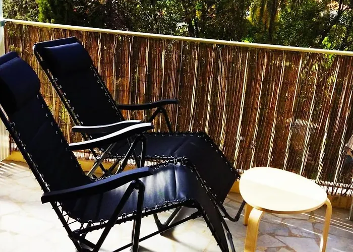 Moderne Au Calme Proche Vieil Et 昂蒂布